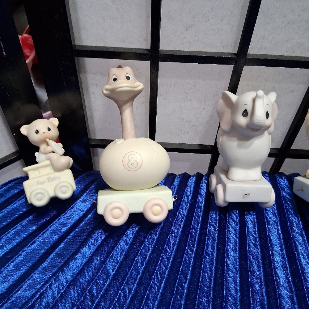 Precious Moments Animal Train Figurines - Cream and Blue - Picture 5 of 16